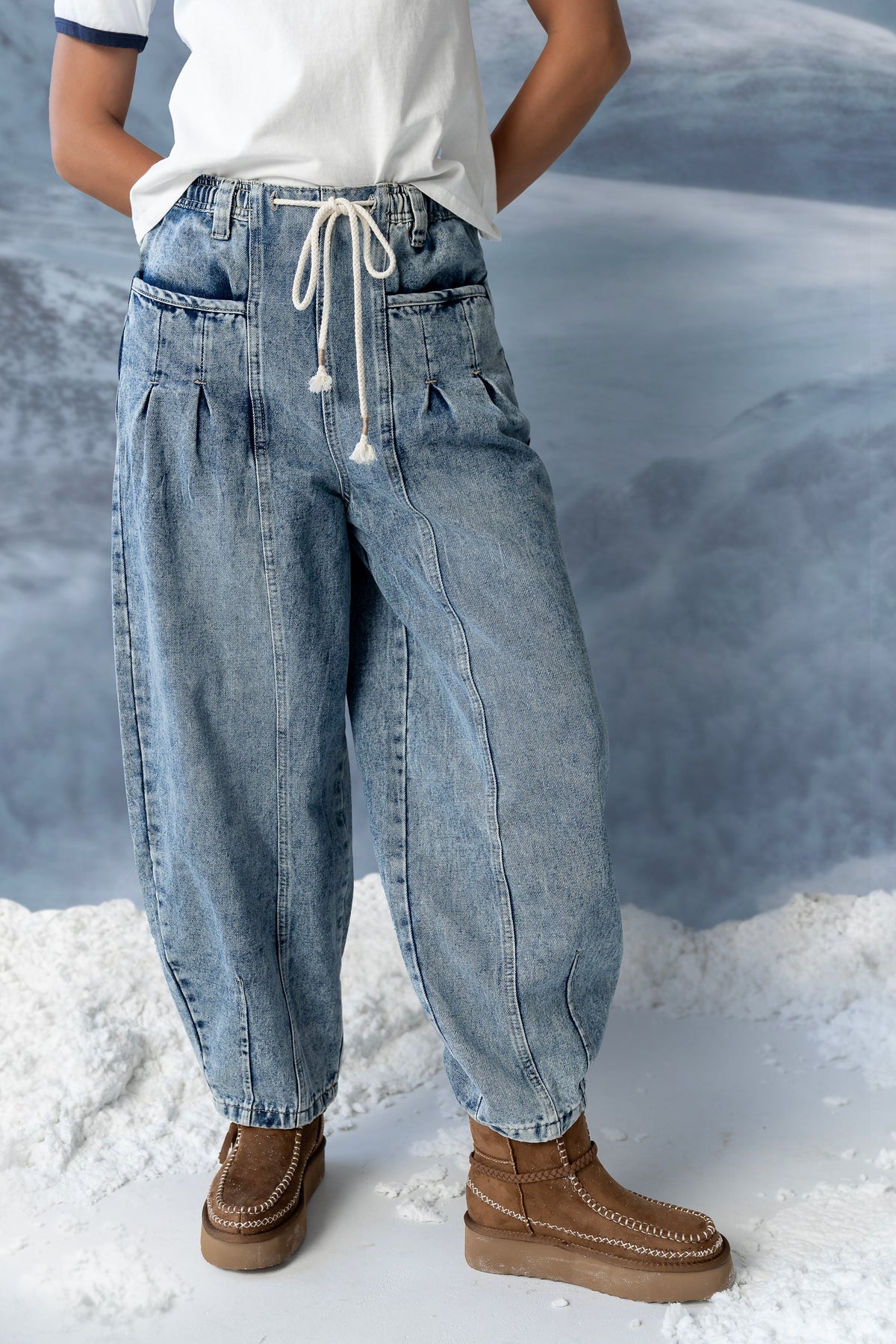 Kamryn Tapered Baggy Jeans in Medium Wash - FINAL SALE