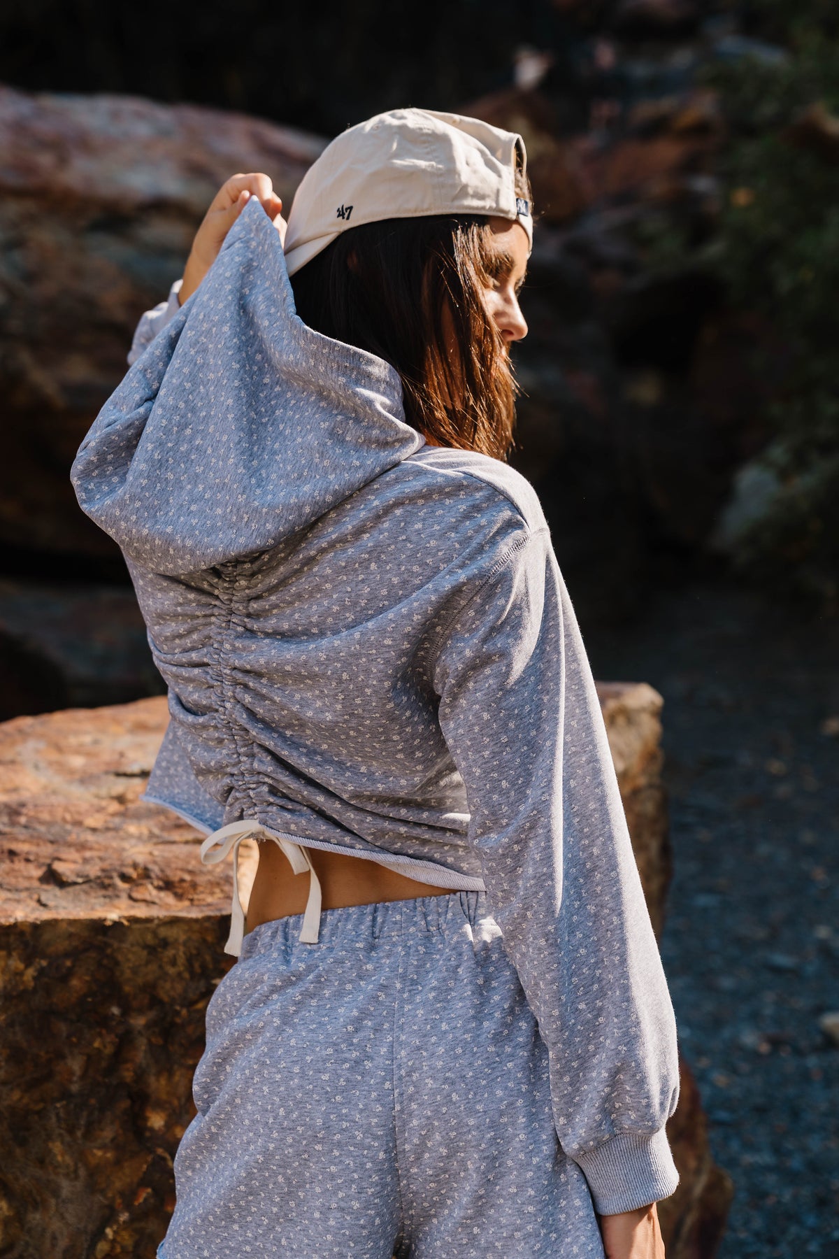 Ivy Cropped Hoodie in Heather Grey