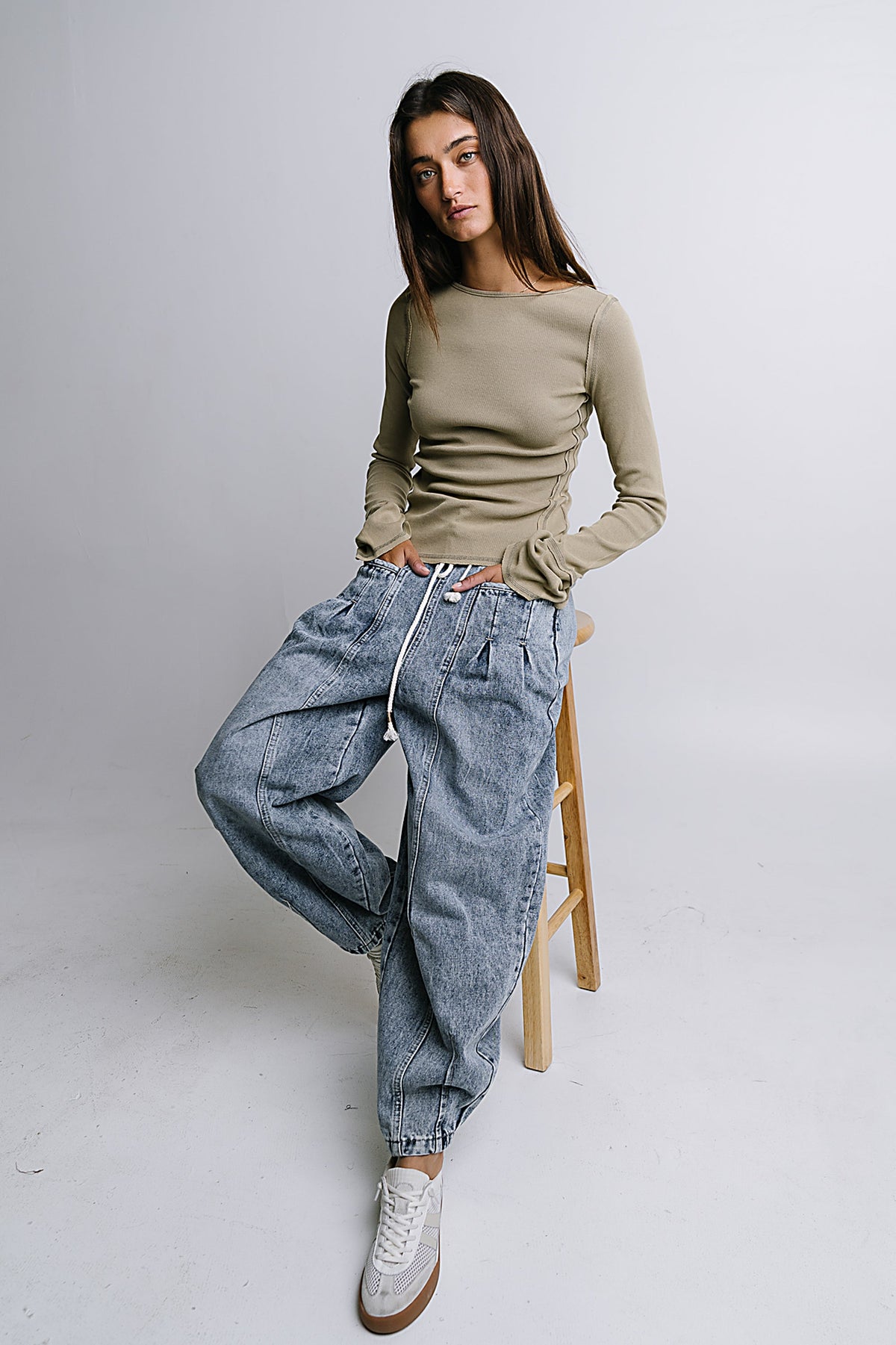 Kamryn Tapered Baggy Jeans in Medium Wash - FINAL SALE